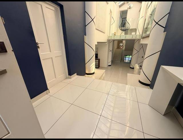 7 BEDROOM HOUSE FOR SALE IN CLAUDIUS